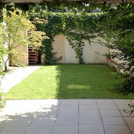 Apartment With Garden In City Center Краків Екстер'єр фото